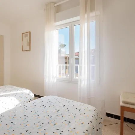 Jasmin Climatise Proche Lavandou Апартаменты *